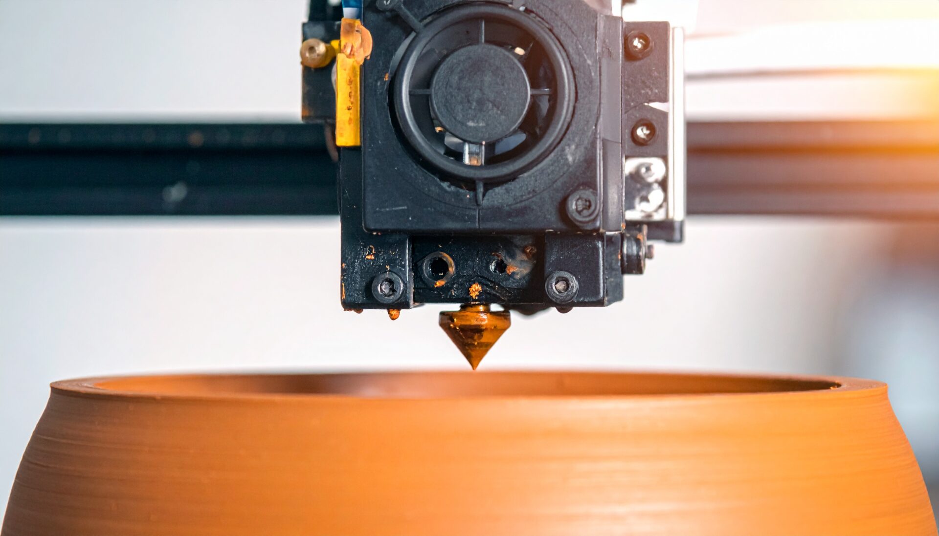 「プラスチック」を卒業せよ。3万円で始める「おうち陶芸」とセラミック3Dプリント革命